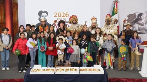 Celebra Gobierno Día de Reyes con menores en Palacio Nacional