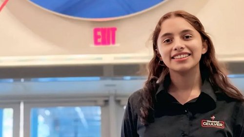 Felicita Sheinbaum a joven por Medalla Mundial de la Educación