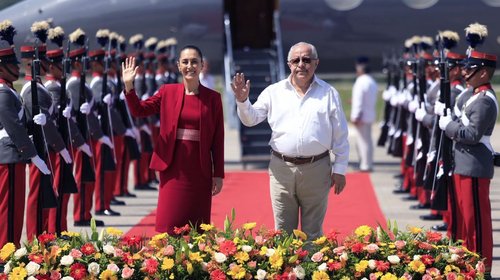 Con honores, Guatemala recibe a Sheinbaum para reunión bilateral