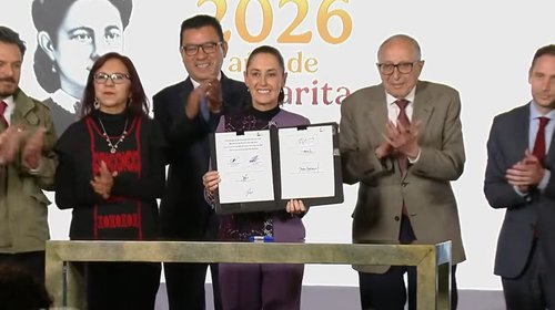Firma Sheinbaum decreto para reforzar atención primaria de salud