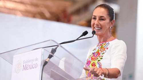 Sheinbaum reconoce a mujeres y pide valorar papel de cuidadoras