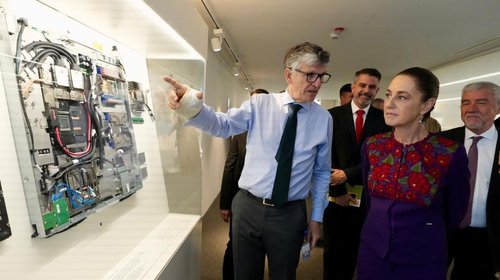 Presidenta visita Centro Nacional de Supercomputación de España