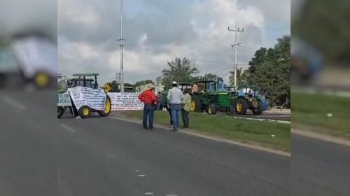 Bloquean productores la carretera Tampico-Mante por segundo día