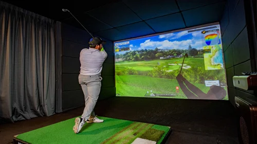 Hoteles resort apuestan por la tecnología de Side Sports y sus simuladores de golf