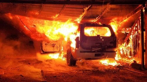 ¡Le prende fuego a camioneta de su ex tras discusión!