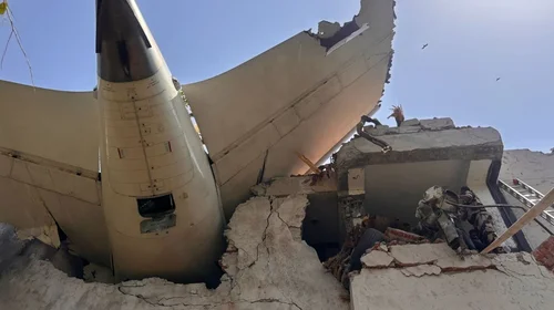 Hallan a un sobreviviente tras accidente aéreo en India