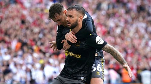 Southampton regresa a la Liga Premier tras vencer a Leeds