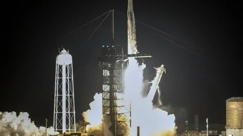 Despega misión de SpaceX para primer paseo espacial privado