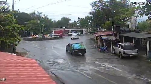 Cámaras revelan escolta del coche bomba en Coahuayana