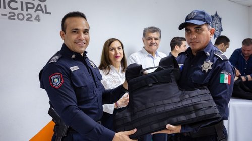 Estrenan policías del municipio de Guadalupe chalecos antibalas