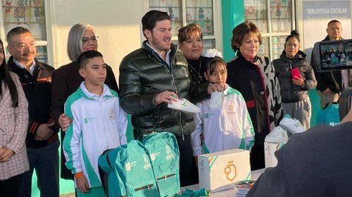 Estrenan tenis y más horas de estudio en reinicio de clases en NL