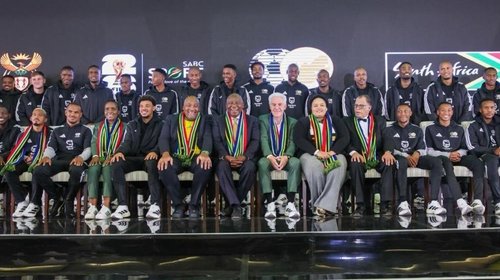 Sudáfrica anuncia convocatoria mundialista para duelo ante México