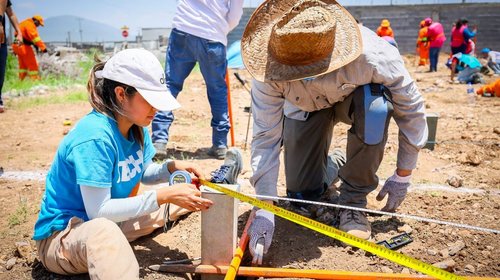 Supervisan construcción de viviendas de emergencia en Escobedo