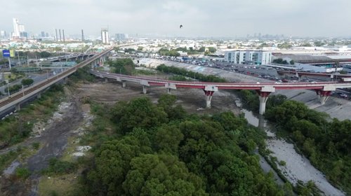 Surge polémica por poda en el río Santa Catarina