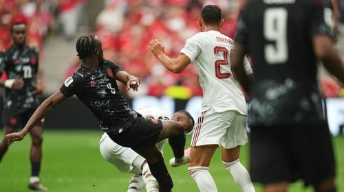 Suspenden a Madibo tras fracturar pierna de Koné contra Canadá
