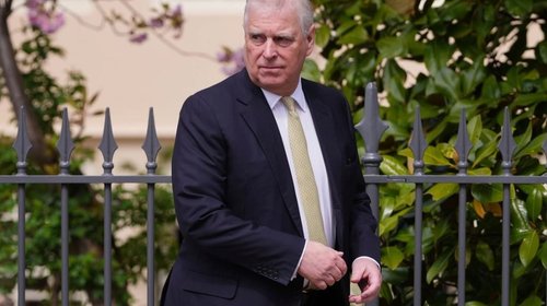 Buscan excluir al príncipe Andrés de la sucesión real