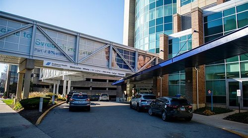 Tiroteo en hospital de Chicago deja un agente muerto y otro grave