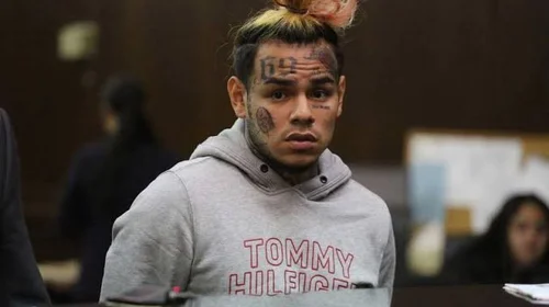 Arrestan 6ix9ine por posible violación de su libertad condicional