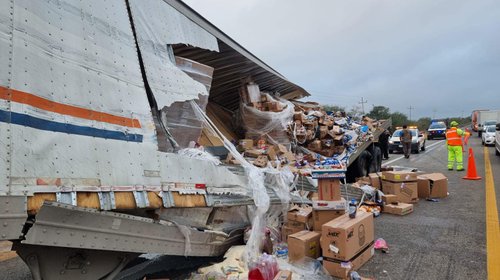 Chocan dos tráilers en Carretera Federal 81; no hay heridos
