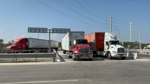 Bloquean transportistas carreteras estratégicas