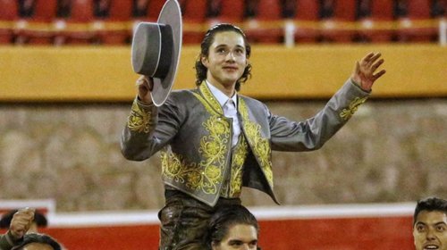 Tarik Othón, rejoneador mexicano, es un caballero de los ruedos