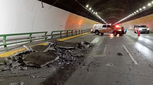 Colapsa vialidad cierre en túnel a San Pedro; cae parte de techo