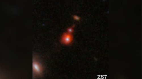 Telescopio Webb descubre fusión de dos enormes agujeros negros