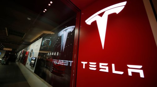 Investigan choque fatal de un auto Tesla en Virginia