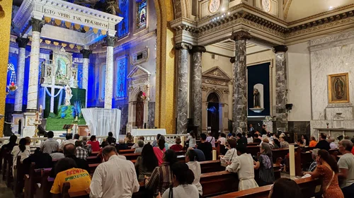 Cambian ajuar a la Virgen del Roble en la Basílica de Monterrey