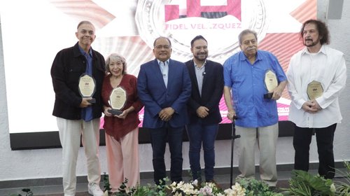 Escobedo rinde tributo a grandes figuras del teatro nuevoleonés