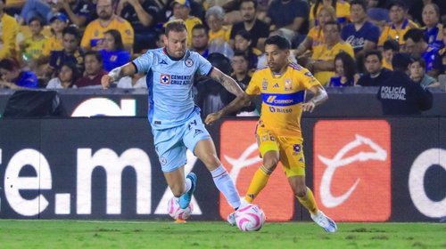 Tigres vence a Cruz Azul 2-1 en el estadio Universitario