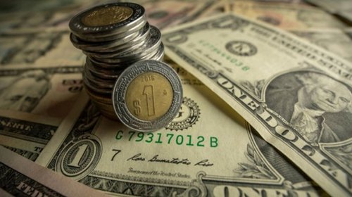 Tipo de cambio se resiste a bajar de 17 pesos