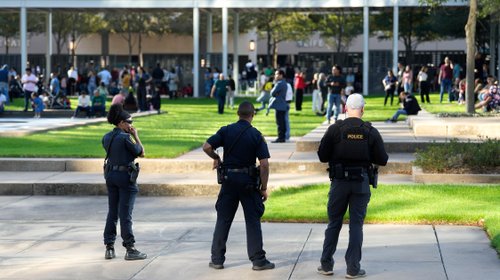 Fusil tipo AR fue usado en tiroteo en megaiglesia de Texas