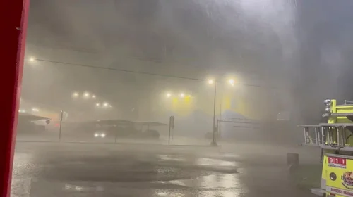 Tormenta azota Sabinas; familias evacuadas y maquiladora dañada