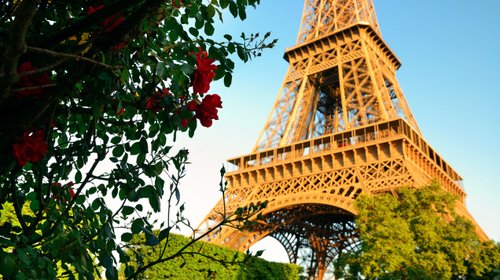 Joven mexicana es víctima de violación cerca de Torre Eiffel