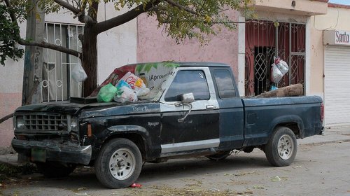 ¿Cómo denunciar un auto abandonado en Monterrey?
