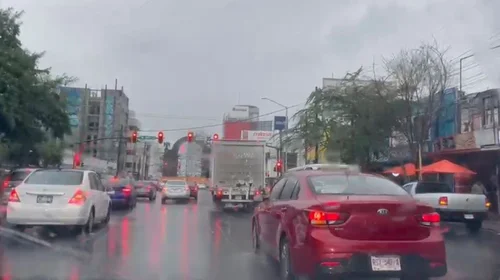 Reportan tráfico lento en Monterrey, por lluvias