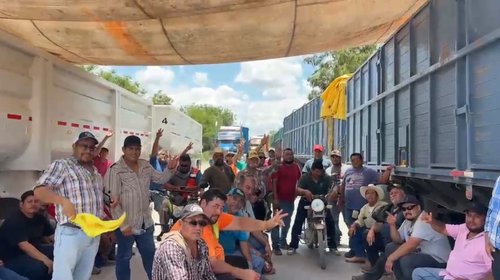 Transportistas quedan atrapados por restricciones fronterizas