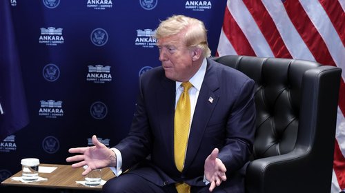 Trump insiste en no firmar ley de vivienda de Estados Unidos