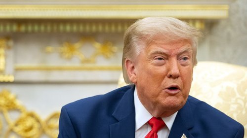 Trump amenaza con bombardear Omán si se interpone sobre Ormuz