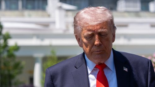 Trump ofrece ayuda global para liberar barcos atrapados en Ormuz