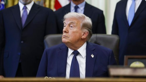 Trump admite dudas entre negociar o atacar a Irán