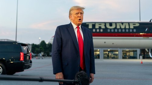 Trump se declara inocente y no comparecerá en caso de Georgia