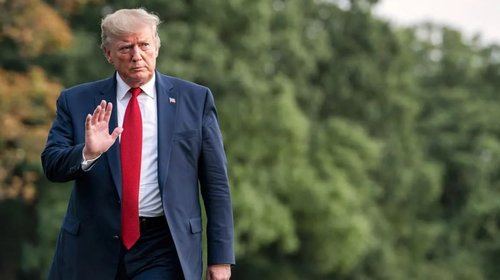 Amenaza Trump con retirar licencias a medios que lo critican