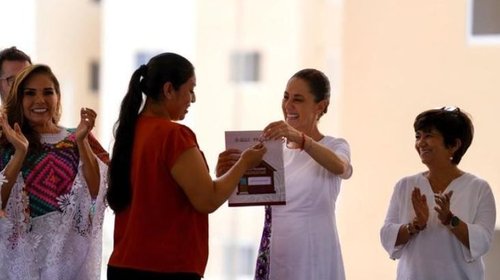 Sheinbaum entrega 225 viviendas nuevas en Playa del Carmen