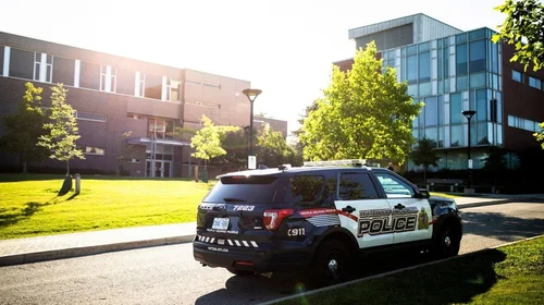 Apuñalan a tres personas en universidad de Canadá