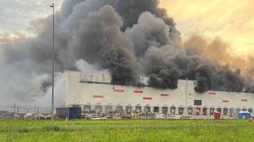 Ucrania ataca dos refinerías rusas tras reunión Zelensky-Trump