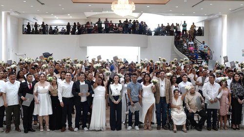 Se 'dan el sí' 150 parejas en boda colectiva en Salinas Victoria
