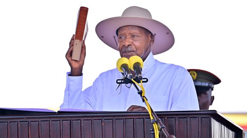 Yoweri Museveni asume séptimo mandato consecutivo en Uganda