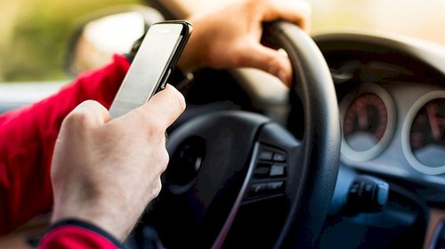 Uso del celular, entre principales causas de accidentes viales